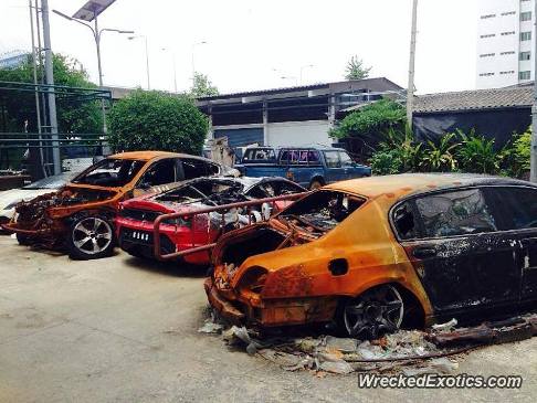 "Đắng lòng" rơi lệ ngắm ba siêu xe Lamborghini, Ferrari và Bentley bị thiêu rụi